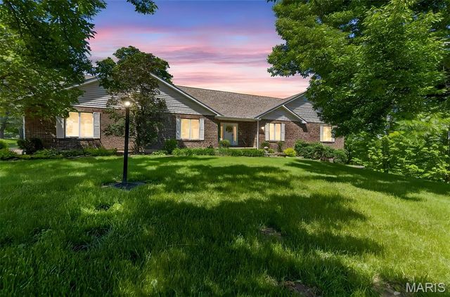 101 Hilltop Court, Washington, MO 63090