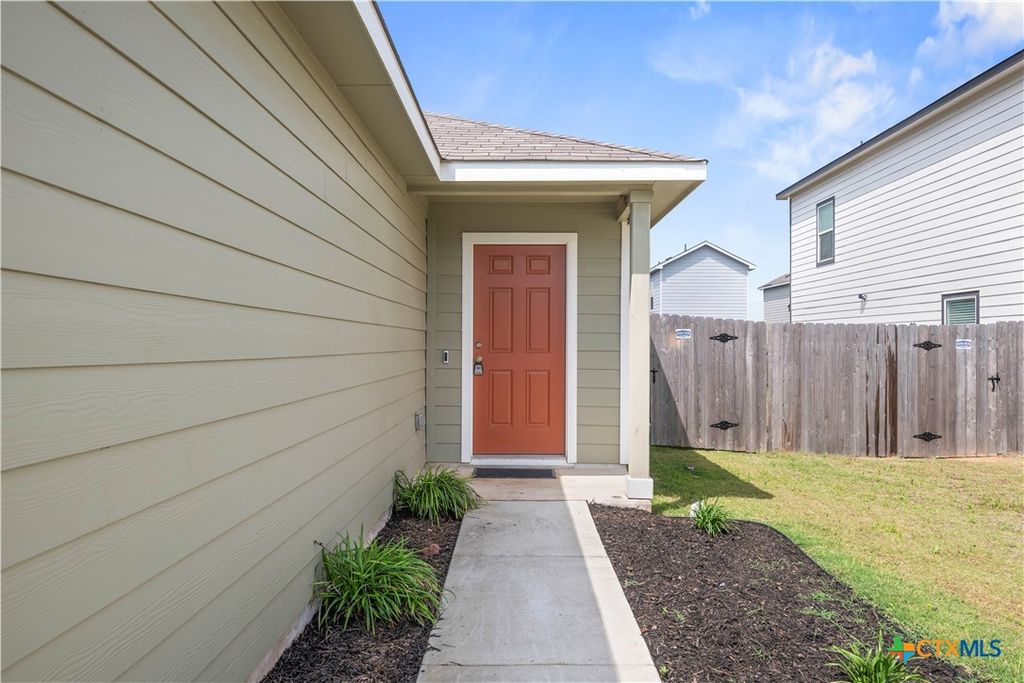 649 Marty Allen Loop, Jarrell, TX 76537