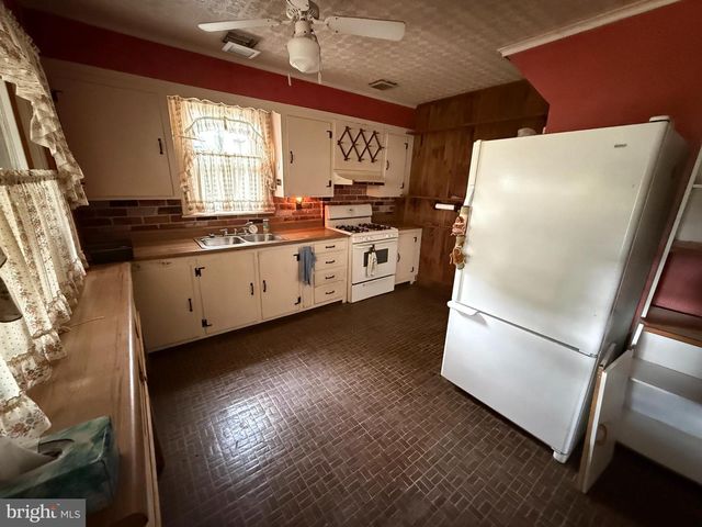 23 E MOHN ST, Mohnton, PA 19540