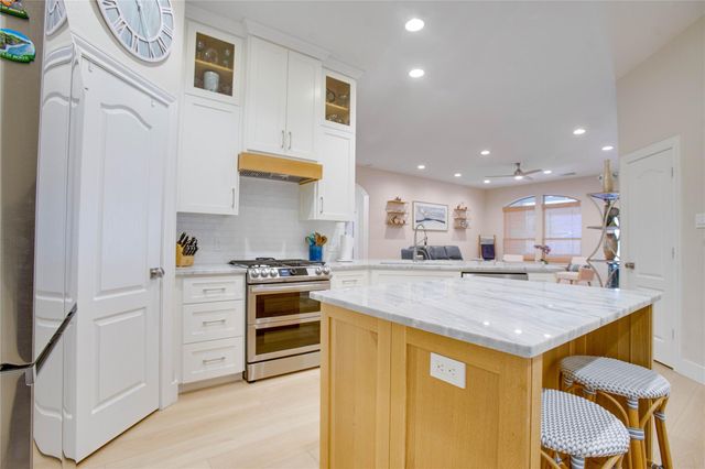 30 Fraiser Fir Place, Spring, TX 77389