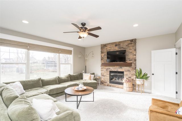 15008 Madison Avenue, Urbandale, IA 50323