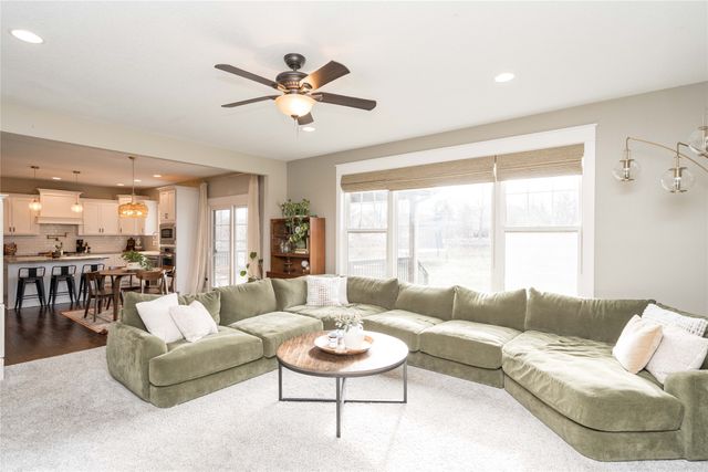 15008 Madison Avenue, Urbandale, IA 50323