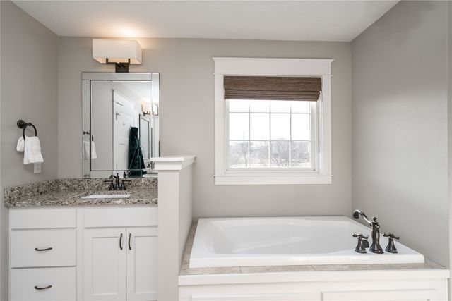 15008 Madison Avenue, Urbandale, IA 50323