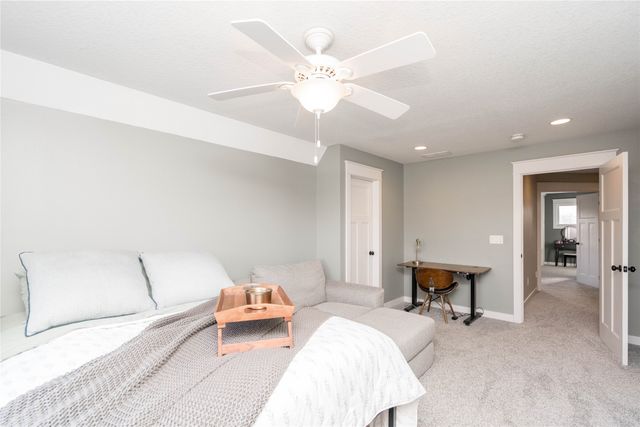 15008 Madison Avenue, Urbandale, IA 50323