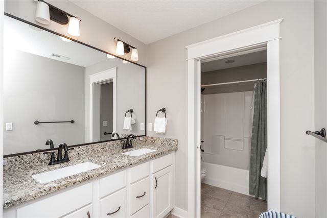 15008 Madison Avenue, Urbandale, IA 50323