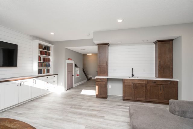 15008 Madison Avenue, Urbandale, IA 50323