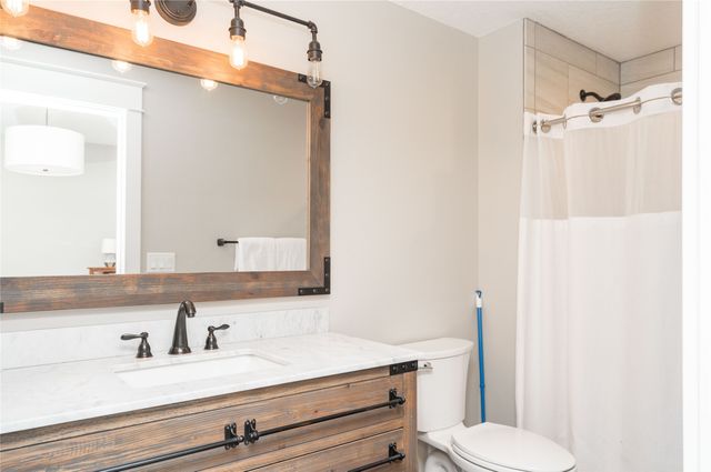 15008 Madison Avenue, Urbandale, IA 50323