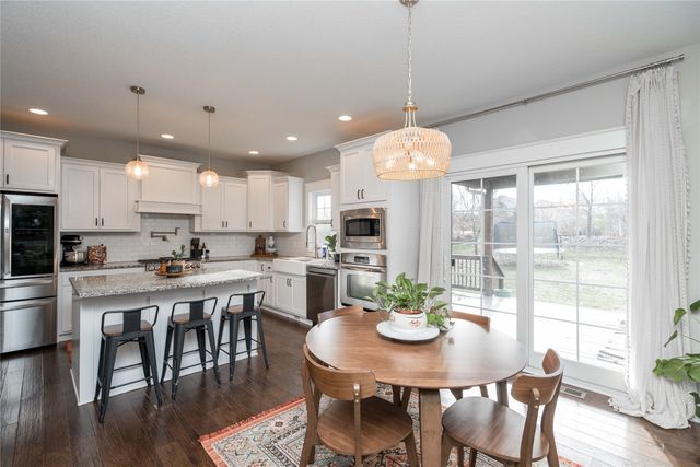 15008 Madison Avenue, Urbandale, IA 50323