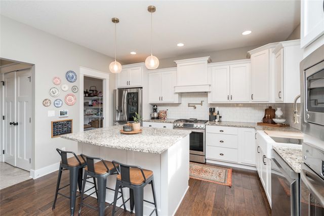 15008 Madison Avenue, Urbandale, IA 50323