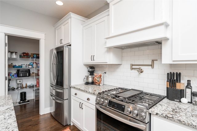 15008 Madison Avenue, Urbandale, IA 50323