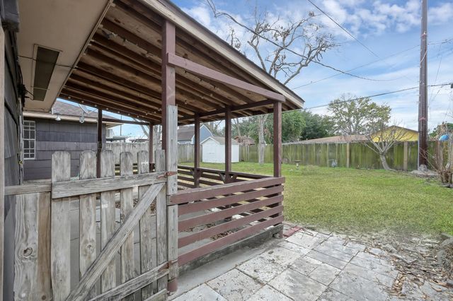 6347 Thornwall Street, Houston, TX 77092