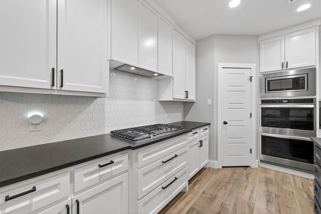 5809 Val Verde Dr, Midland, TX 79707