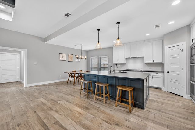 5809 Val Verde Dr, Midland, TX 79707