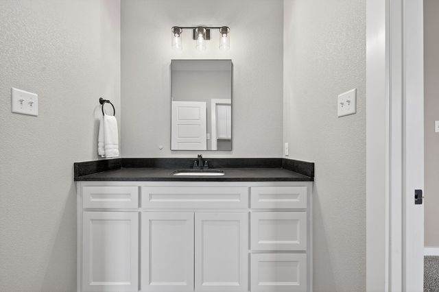 5809 Val Verde Dr, Midland, TX 79707