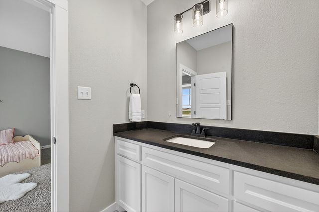 5809 Val Verde Dr, Midland, TX 79707