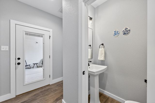 5809 Val Verde Dr, Midland, TX 79707