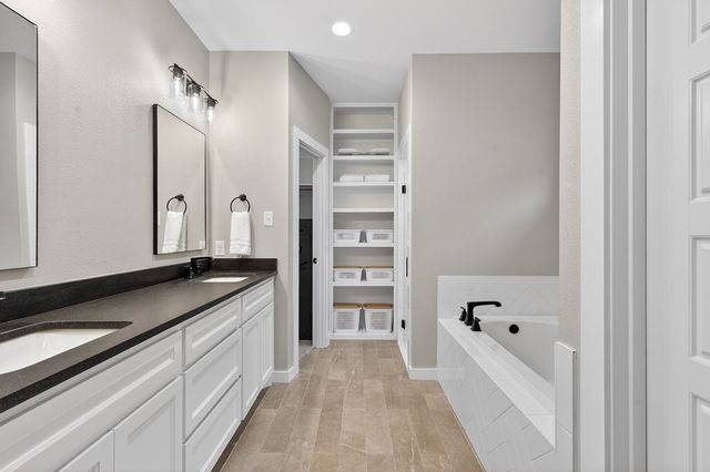 5809 Val Verde Dr, Midland, TX 79707