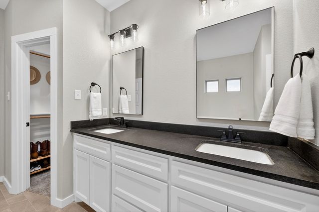 5809 Val Verde Dr, Midland, TX 79707