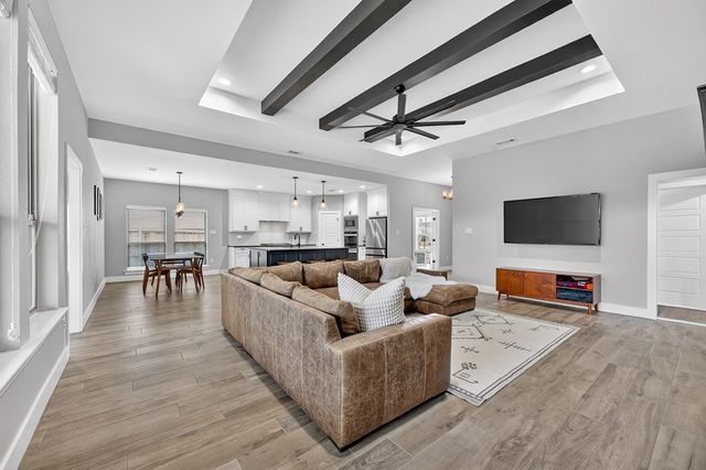 5809 Val Verde Dr, Midland, TX 79707