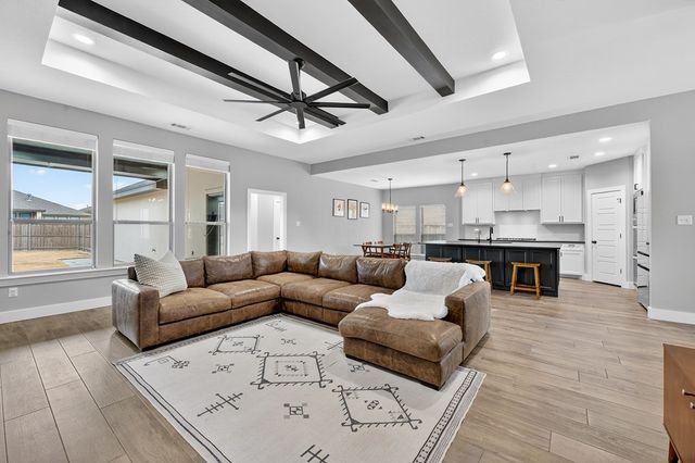 5809 Val Verde Dr, Midland, TX 79707