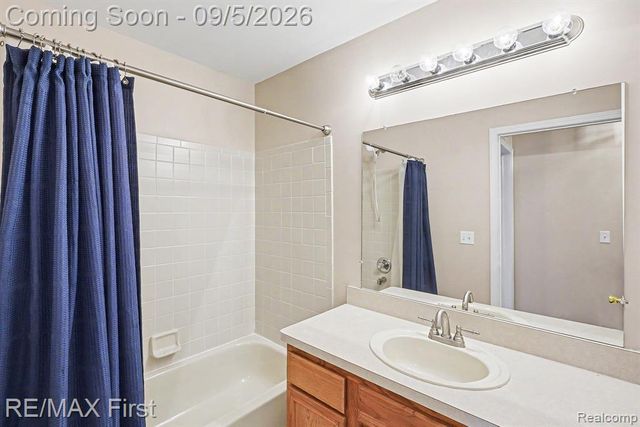 46124 Allenton Drive, Macomb, MI 48044