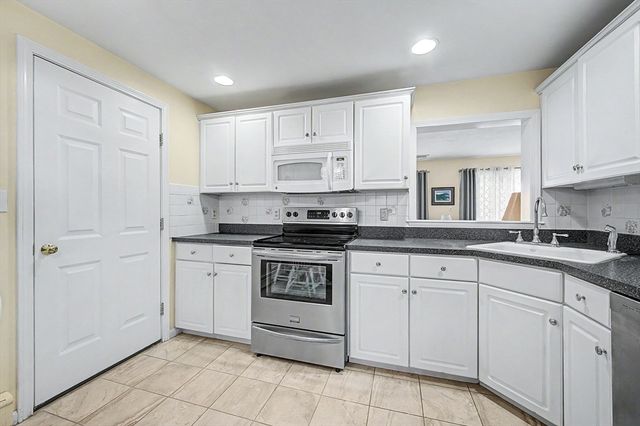 20 Cinnamon Circle 20, Walpole, MA 02081
