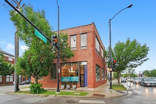 300 N OGDEN Avenue 202, Chicago, IL 60607