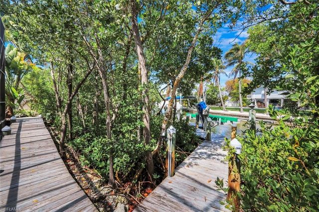 21580 Indian Bayou DR 582, Fort Myers Beach, FL 33931