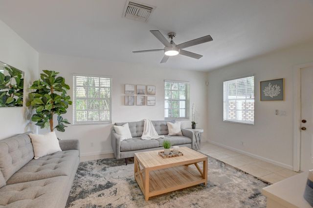 2177 SE 1st Street A, Boynton Beach, FL 33435