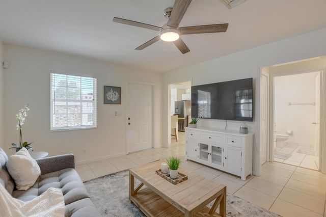 2177 SE 1st Street A, Boynton Beach, FL 33435