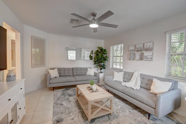 2177 SE 1st Street A, Boynton Beach, FL 33435