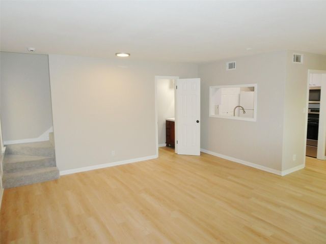 6718 SILVERMINE DR 103, Austin, TX 78736