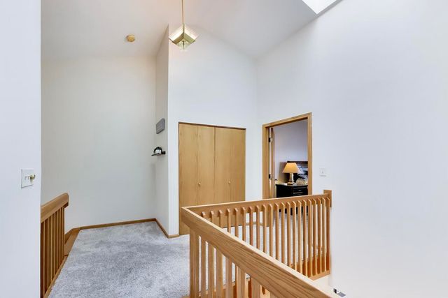 943 W Essex Place, Arlington Heights, IL 60004