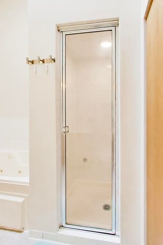 943 W Essex Place, Arlington Heights, IL 60004