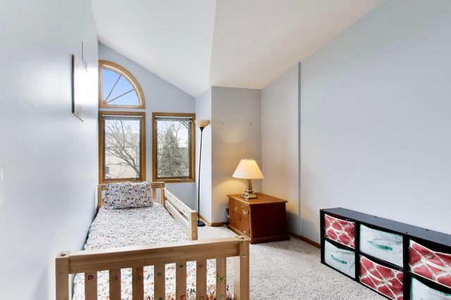 943 W Essex Place, Arlington Heights, IL 60004