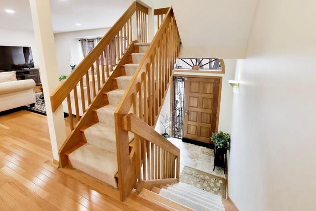 943 W Essex Place, Arlington Heights, IL 60004