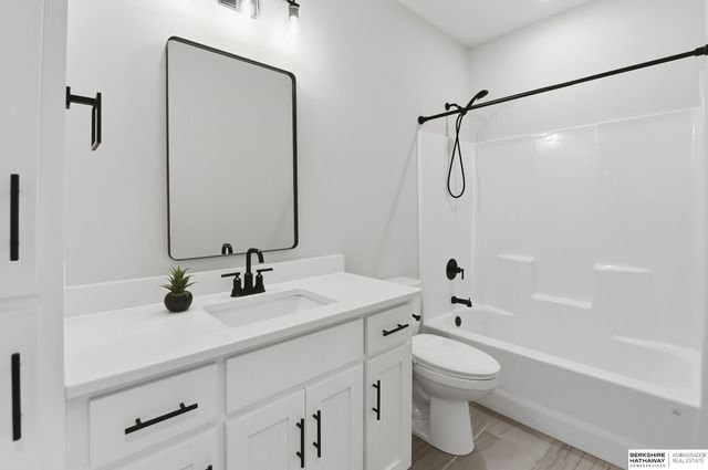 5421 N 209th Street, Elkhorn, NE 68022
