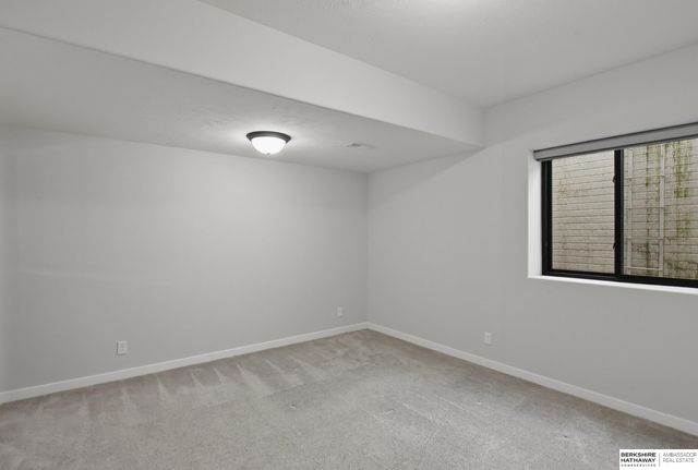 5421 N 209th Street, Elkhorn, NE 68022