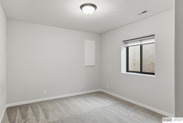 5421 N 209th Street, Elkhorn, NE 68022