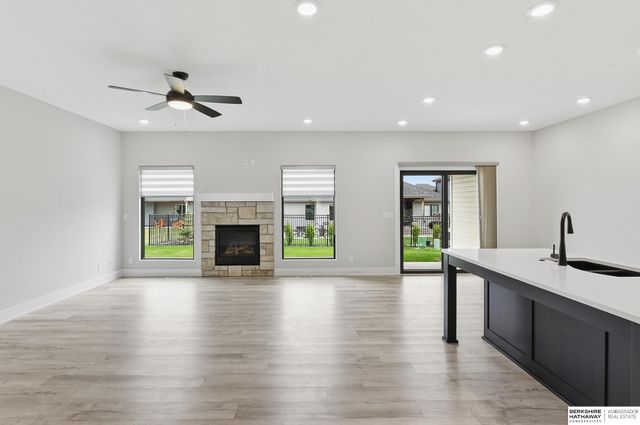 5421 N 209th Street, Elkhorn, NE 68022