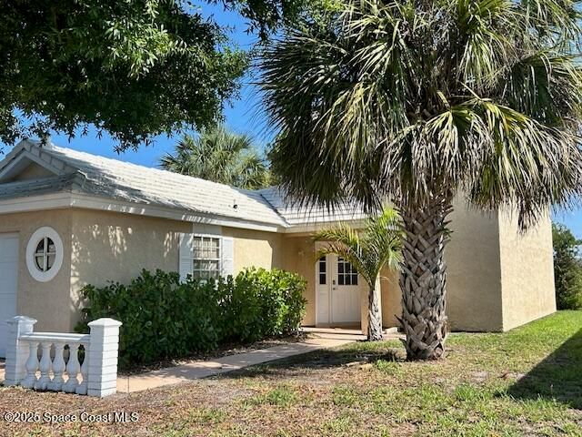 834 Wateroak Drive NE, Palm Bay, FL 32905
