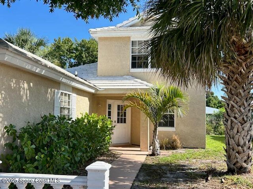 834 Wateroak Drive NE, Palm Bay, FL 32905