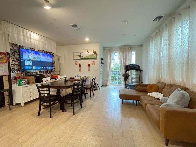 8250 Ocho Way, Elk Grove, CA 95757