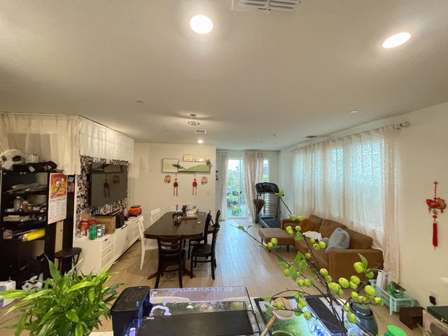 8250 Ocho Way, Elk Grove, CA 95757