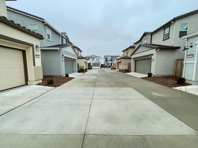 8250 Ocho Way, Elk Grove, CA 95757