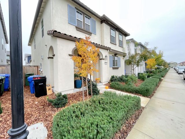 8250 Ocho Way, Elk Grove, CA 95757
