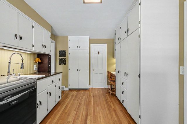 2335 Breton Road SE, Grand Rapids, MI 49546