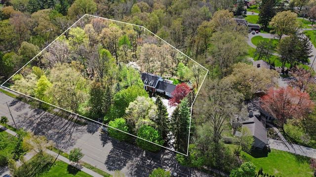 2335 Breton Road SE, Grand Rapids, MI 49546