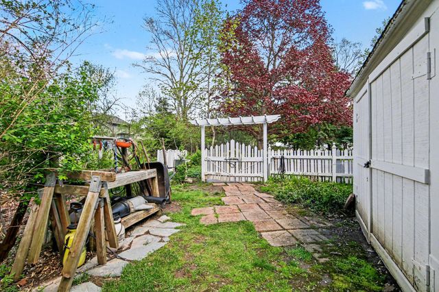 2335 Breton Road SE, Grand Rapids, MI 49546