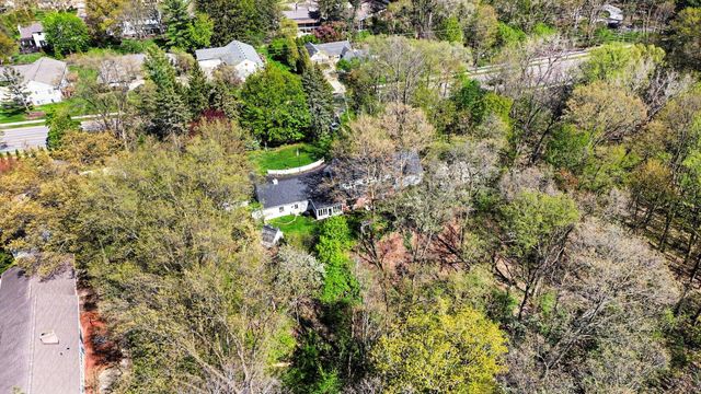 2335 Breton Road SE, Grand Rapids, MI 49546